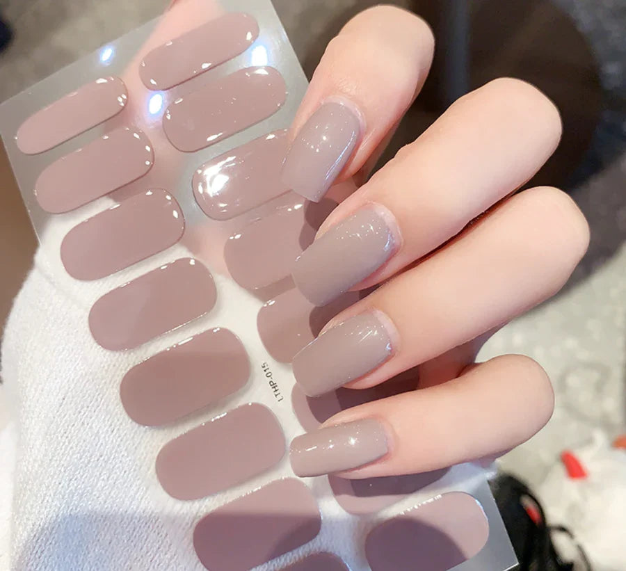 QuickGlam gel neglestickers pakke: Alt til din perfekte, nemme og holdbare hjemme manicure.