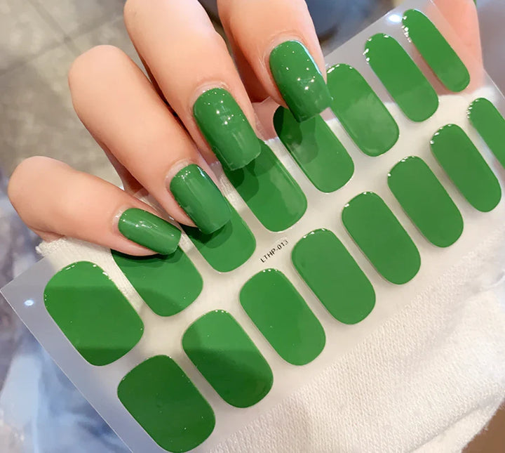 Holdbare gel neglestickers til kvinder. Perfekt til hjemme manicure og nem neglepleje.