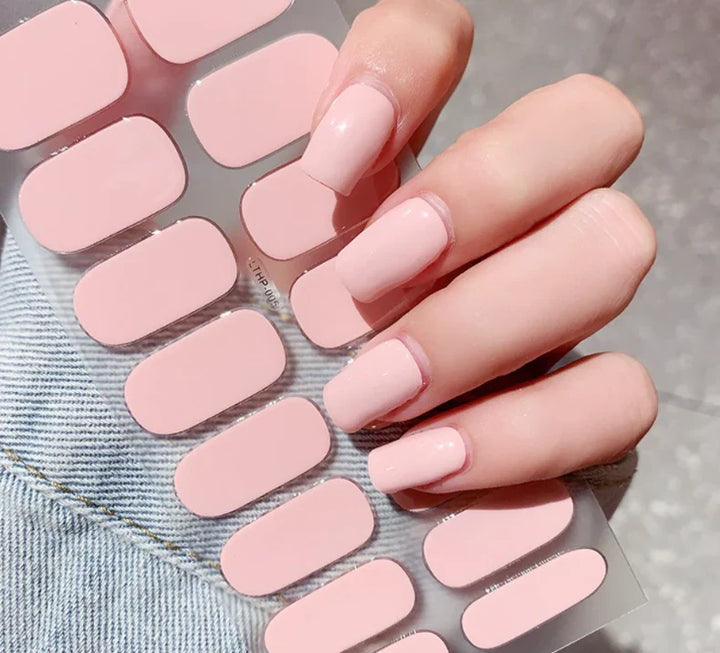 Opnå professionel manicure derhjemme med QuickGlam gel neglestickers til kvinder.