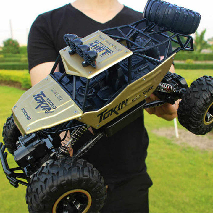 Spændende fjernstyret 4WD monster truck legetøj, perfekt gaveidé til eventyrlystne terrænkørere.