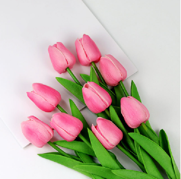 Høj kvalitet kunstig tulipan buket; naturtro look og lang holdbarhed for elegant indretning.