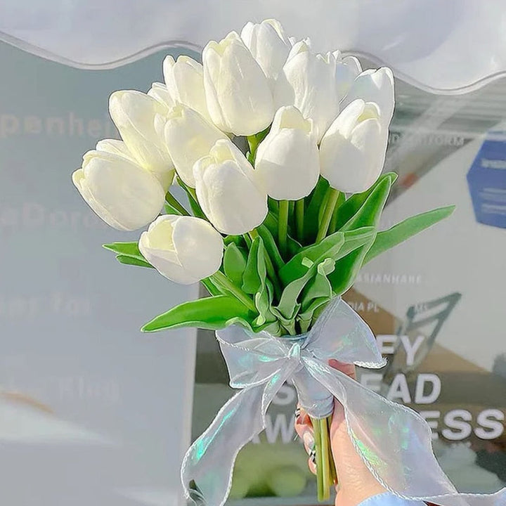 Smuk kunstig tulipan buket, perfekt til bryllup, fest eller som holdbar centerdekoration.