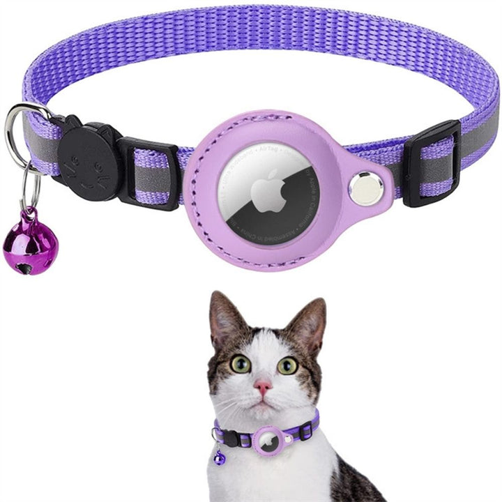 Reflekterende kattehalsbånd med sikkerhedslås og GPS-holder, for øget synlighed og beskyttelse.
