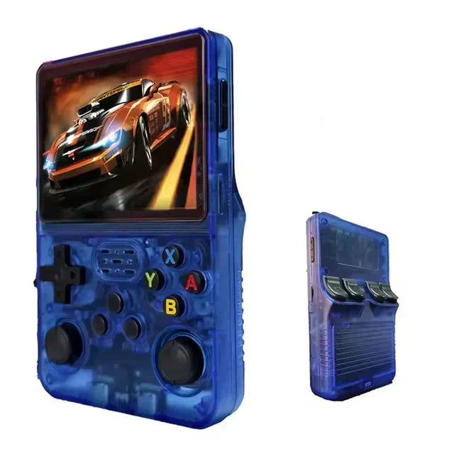 Nærbillede af en person der spiller på den håndholdte retro spilkonsol. Bærbar HD gaming og nostalgi.