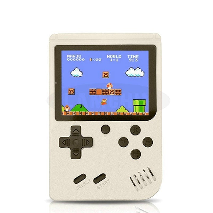 Billede af skærmen på retro spillekonsollen viser et ikonisk klassisk spil, klar til at blive spillet.