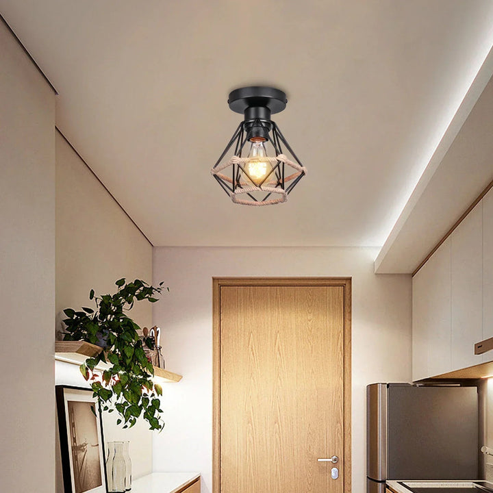 Stilfuld retro designlampe til loftet, perfekt til indretning med et touch af elegance og varmt lys.