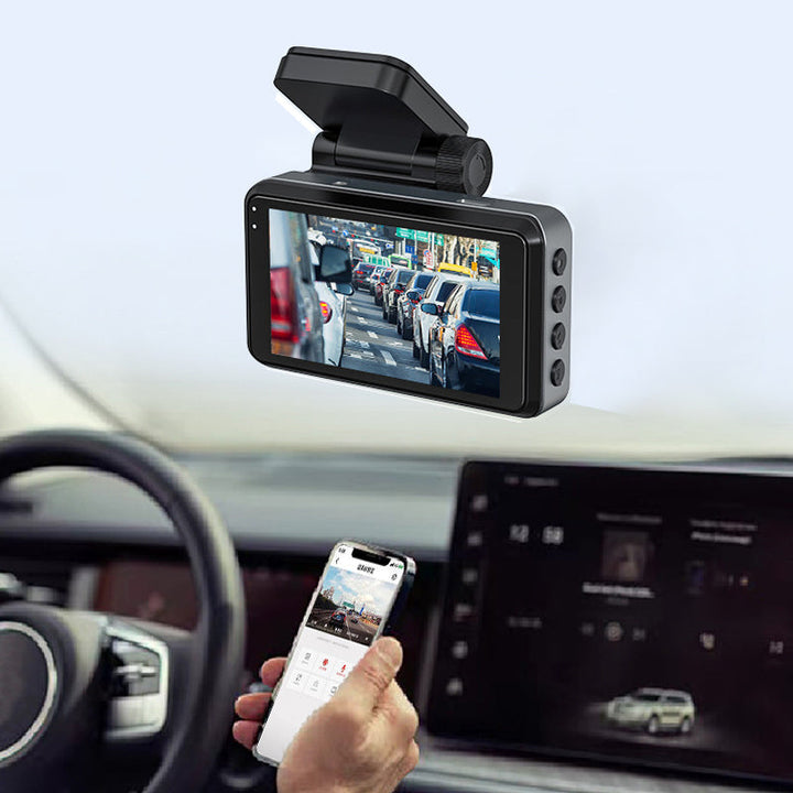RoadVigil dashcam med nattesyn forbedrer køresikkerhed og videoovervågning i mørke.