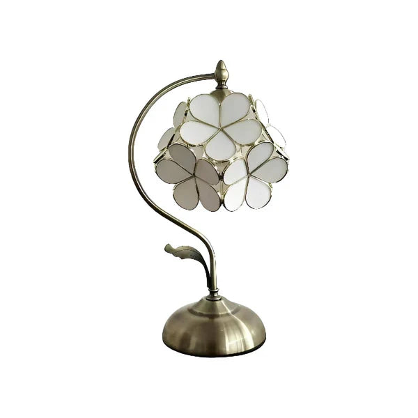 Blændende Tiffany bordlampe med farverigt blomsterdesign i farvet glas, justerbar til ethvert rum.
