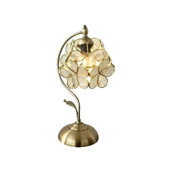 Elegant justerbar Tiffany bordlampe med blomster i farvet glas, perfekt som hyggelig belysning.