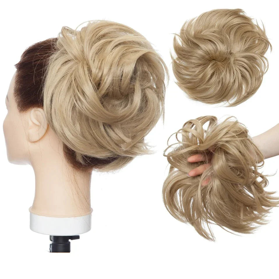 Rommelig haarknot scrunchie til damer. Syntetisk hår for en naturlig og fyldig look.