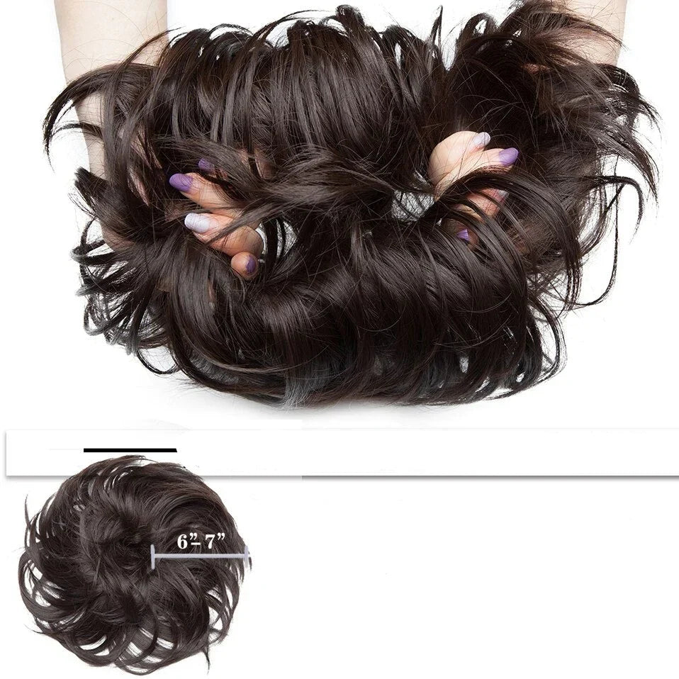 Naturlig blond rommelig haarknot scrunchie. Ligner hår extensions for ekstra volumen.