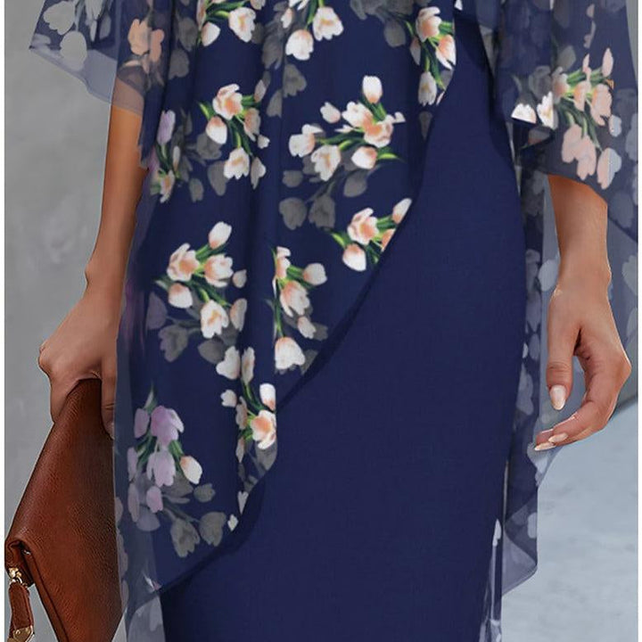 Feminin forårskjole med elegant blomstermønster, rund hals og enestående kant, perfekt til hverdag og fest.