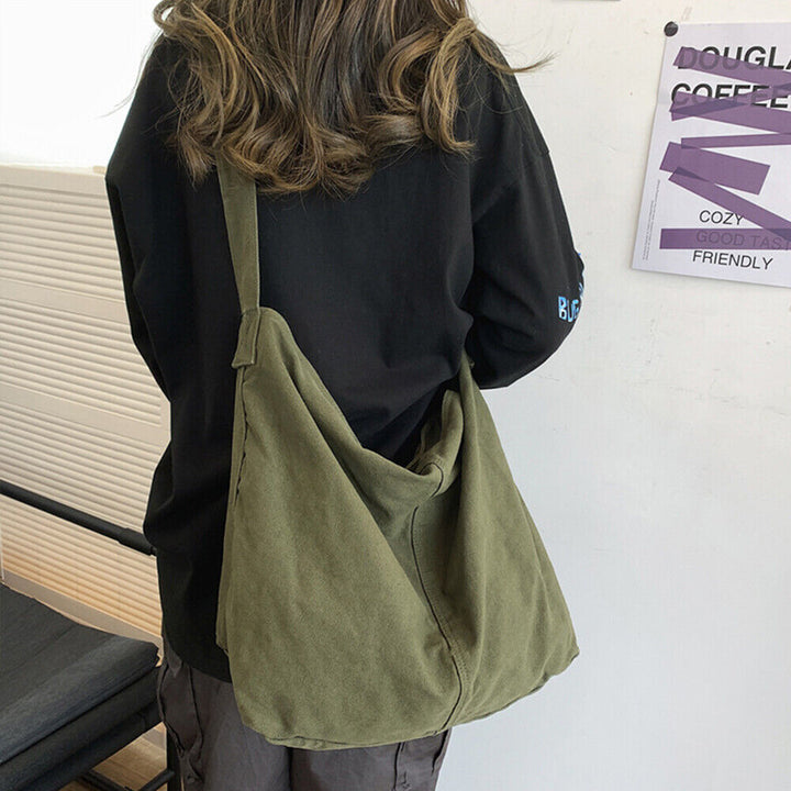 Rummelig crossbody-taske til kvinder, justerbar og slidstærk. Perfekt hverdagstaske til det hele.