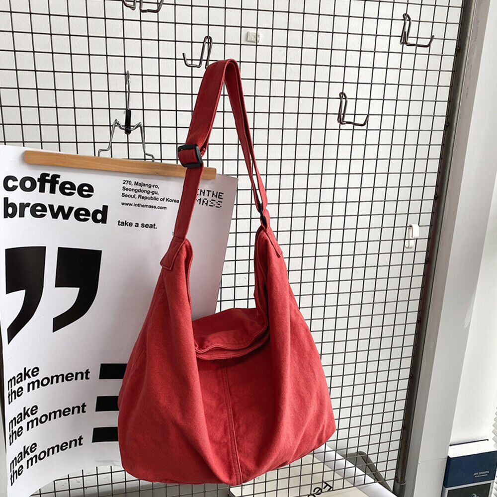 Moderne og rummelig kvindetaske, perfekt som crossbody eller skuldertaske. Slidstærk og justerbar hverdagstaske.