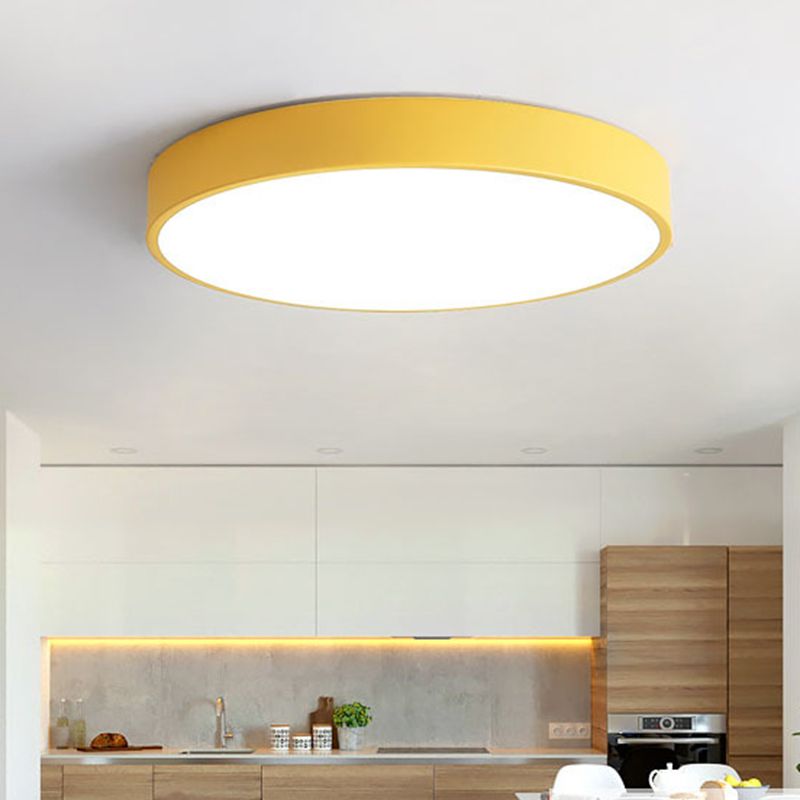 Elegant rund LED-loftslampe, perfekt til at skabe en moderne atmosfære i dit hjem med stemningslys.