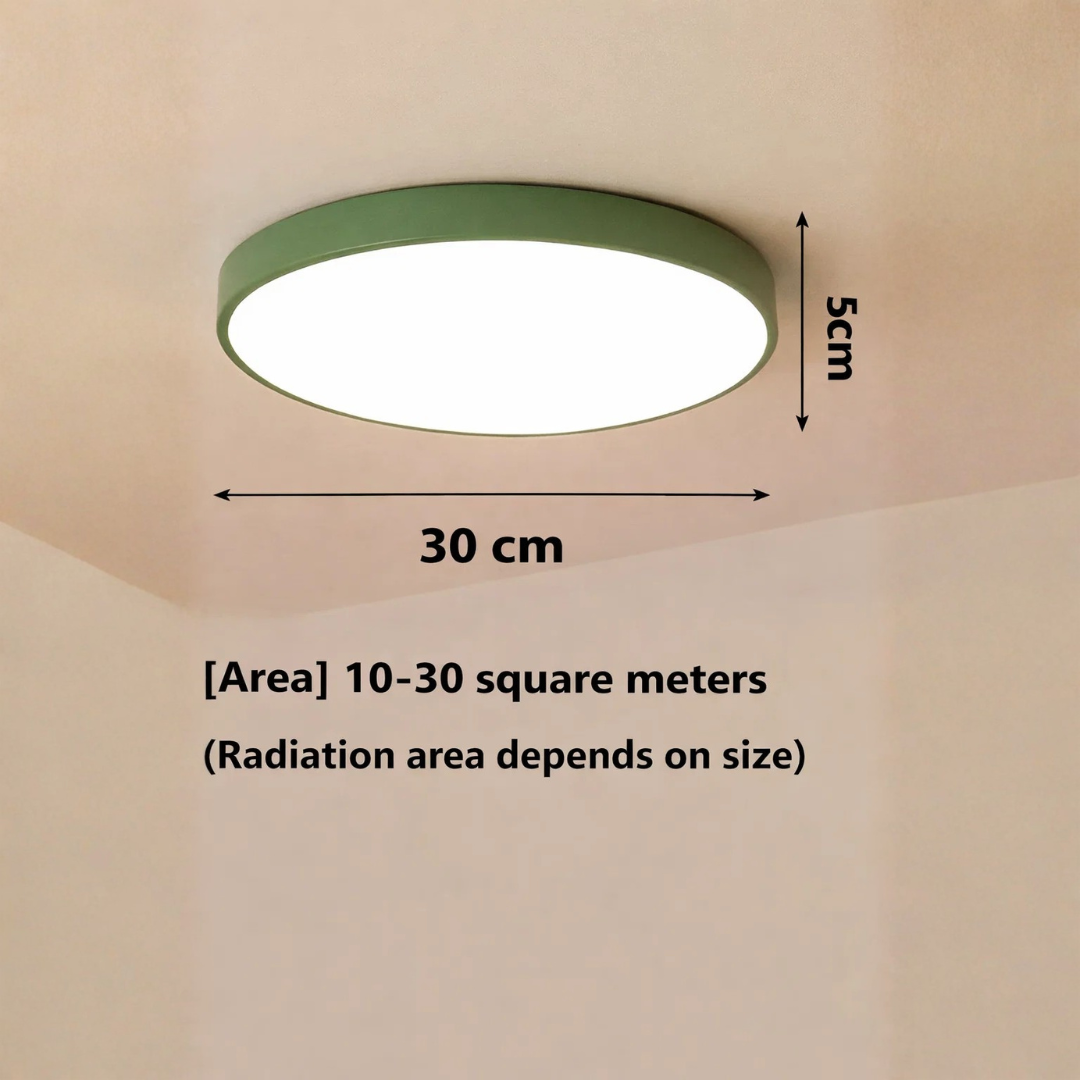 Minimalistisk rund LED loftslampe, perfekt til stilren og energieffektiv hjemmeindretning.