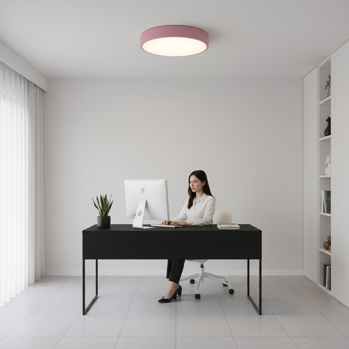 Hvid rund LED loftslampe, ideel til soveværelset for et roligt og stemningsfuldt lys.