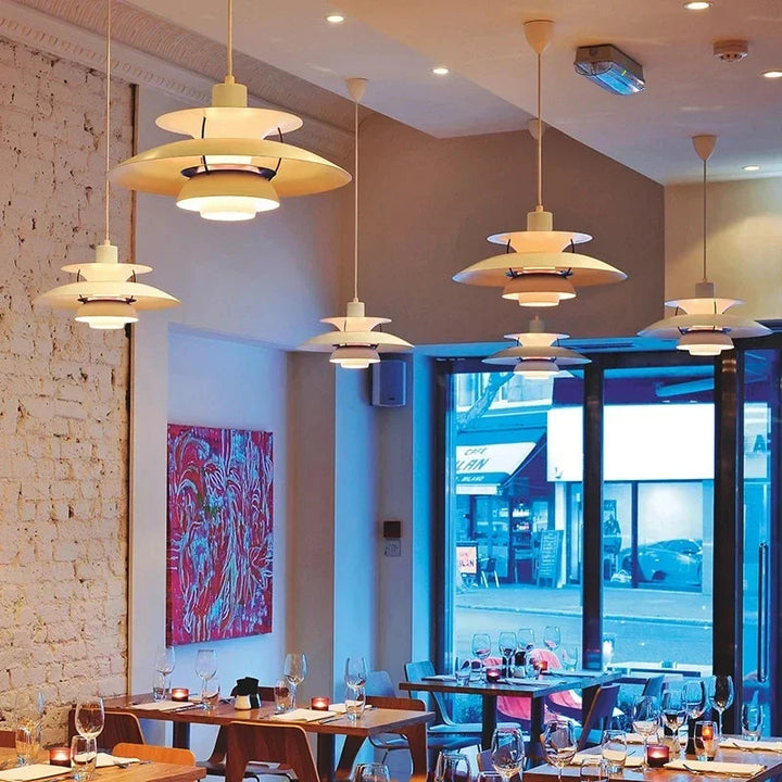 Rund dæmpbar LED-loftlampe i aluminium og akrylglas, elegant design, ideel til belysning i stue og spisestue
