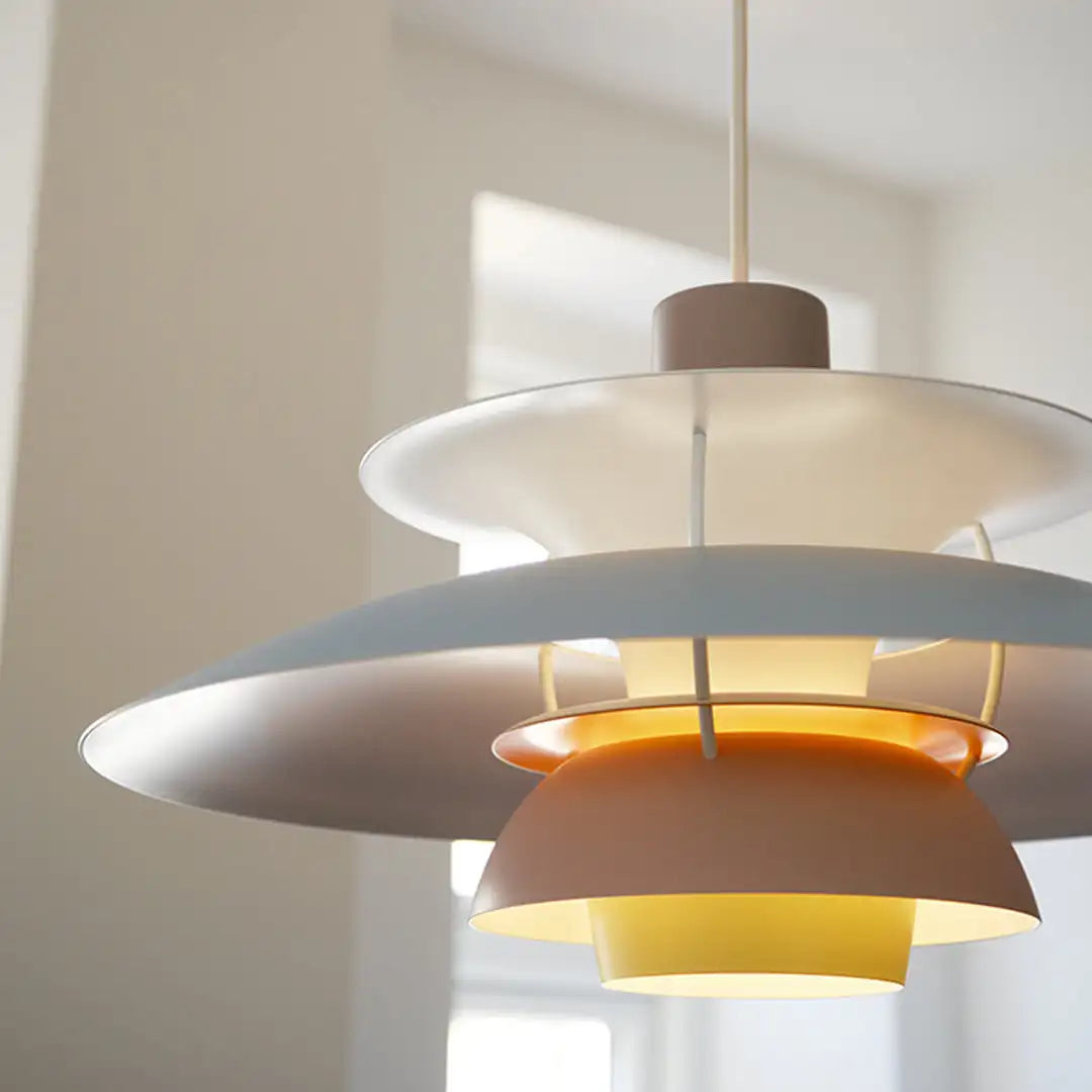 Rund dæmpbar LED-loftlampe i aluminium og akrylglas, elegant design, ideel til belysning i stue og spisestue