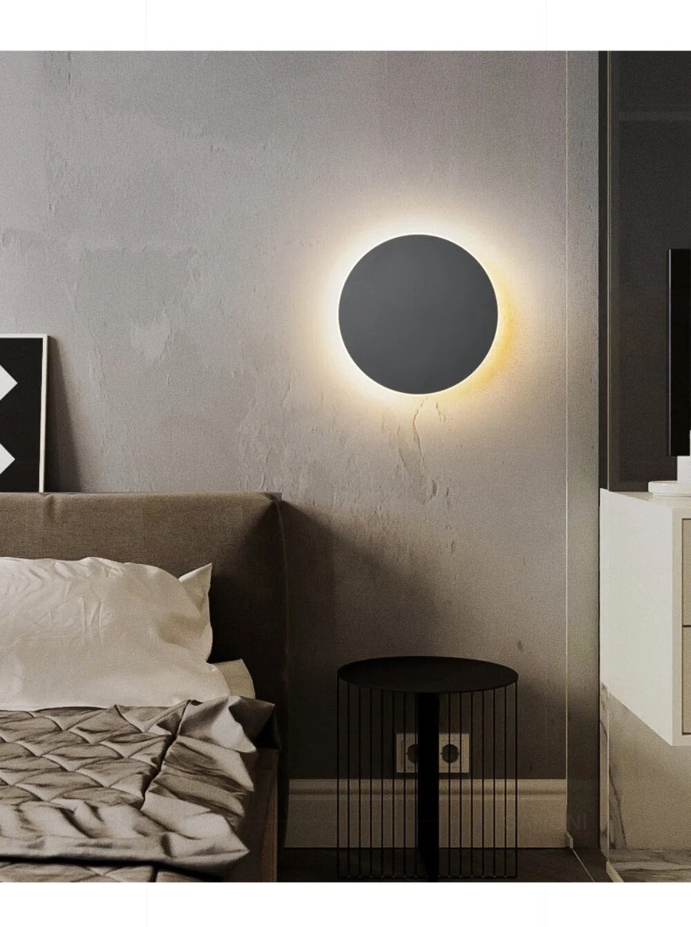 Rund, moderne LED-væglampe med elegant, minimalistisk design, ideel til stilfuld indendørsbelysning.
