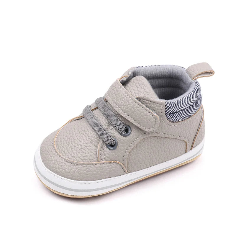 Skridsikre babysko med velcro i blå, blød sål, ideel til de første skridt, fleksibel og åndbar.