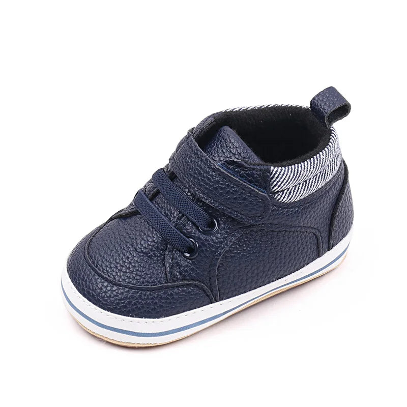 Skridsikre babysko med velcro i blå, blød sål, ideel til de første skridt, fleksibel og åndbar.