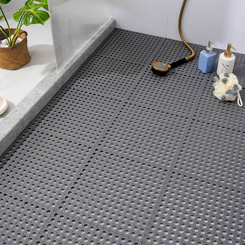 GripDrop brusemåtte i grå og hvid, moderne design, maksimal sikkerhed, vandtæt, lavet af slidstærkt gummi