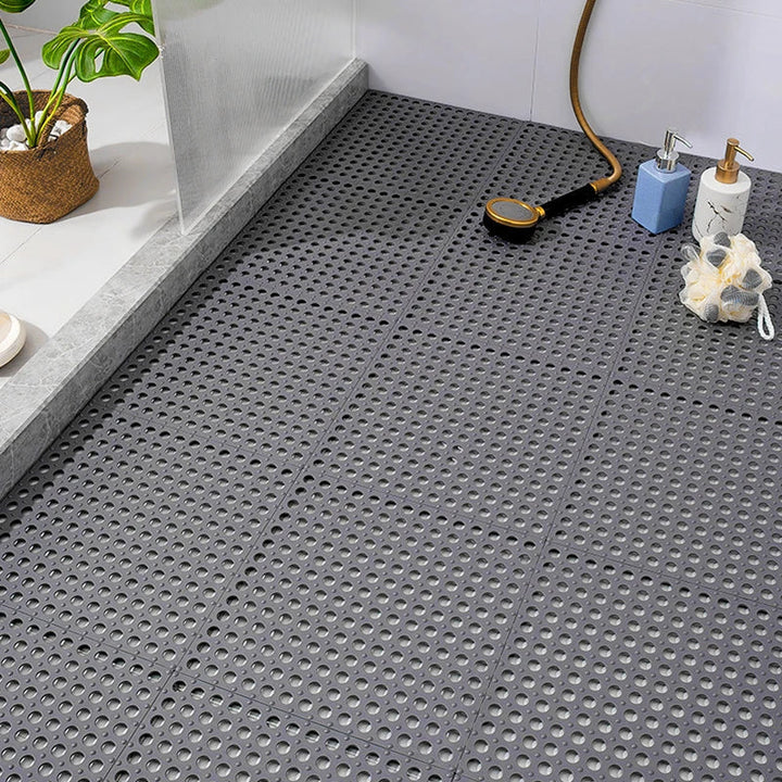 GripDrop brusemåtte i grå og hvid, moderne design, maksimal sikkerhed, vandtæt, lavet af slidstærkt gummi