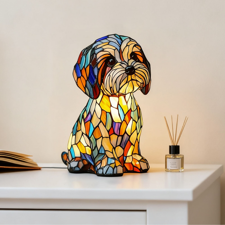 Hundelampe med blødt ambient lys. En charmerende bordlampe til et hyggeligt hjem. Ideel for hunde elskere.