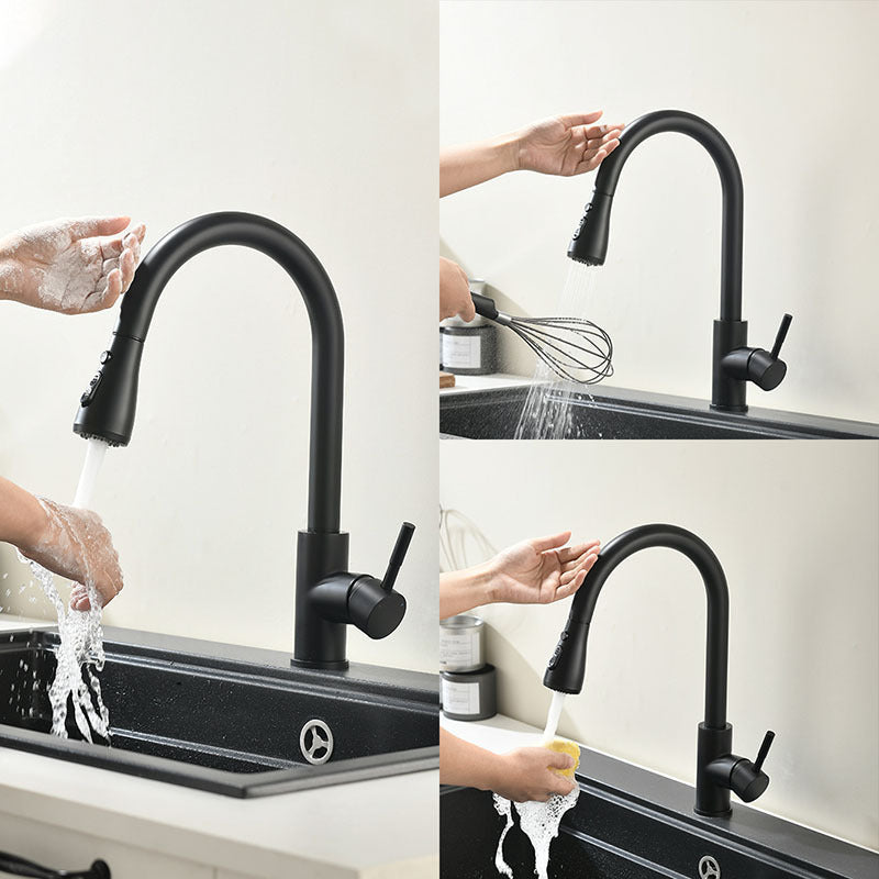 Elegant sort SmartFlow berøringsfrit køkkenarmatur. Håndfri vandhane med moderne design og vandbesparende funktion.
