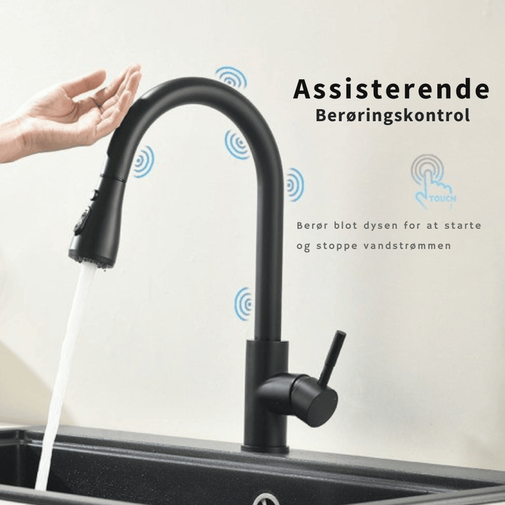 SmartFlow berøringsfrit sensorarmatur i børstet stål. Stilrent køkkenarmatur for nem, håndfri betjening og mindre vandspild.