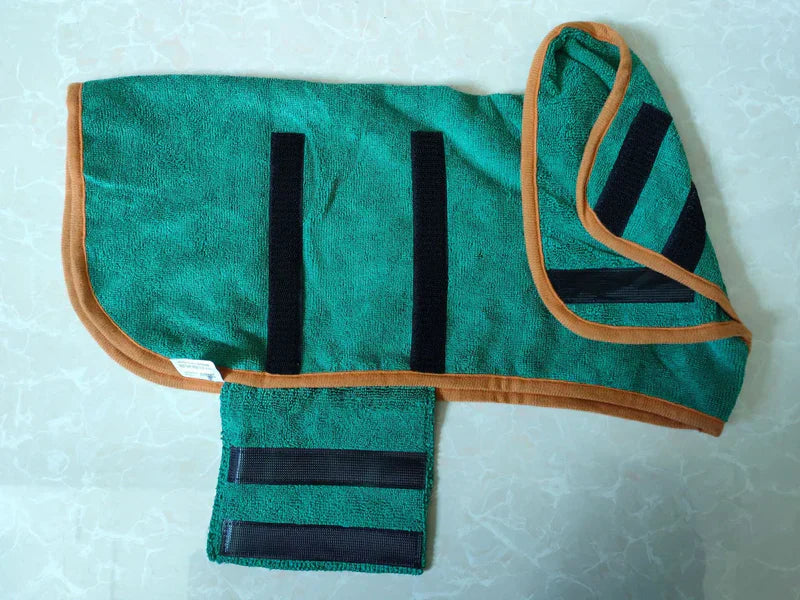 Meget absorberende hundebadekåbe i mikrofiber i blå, brun, gul, grå eller grøn, perfekt til våde hunde.