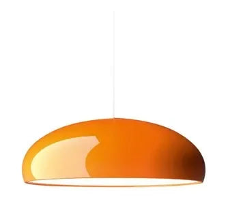 Funklende pendellampe med kaskaderende glasdesign, kromfarvet finish, varmhvidt dæmpbart lys, moderne og elegant.