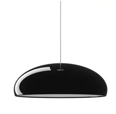 Funklende pendellampe med kaskaderende glasdesign, kromfarvet finish, varmhvidt dæmpbart lys, moderne og elegant.