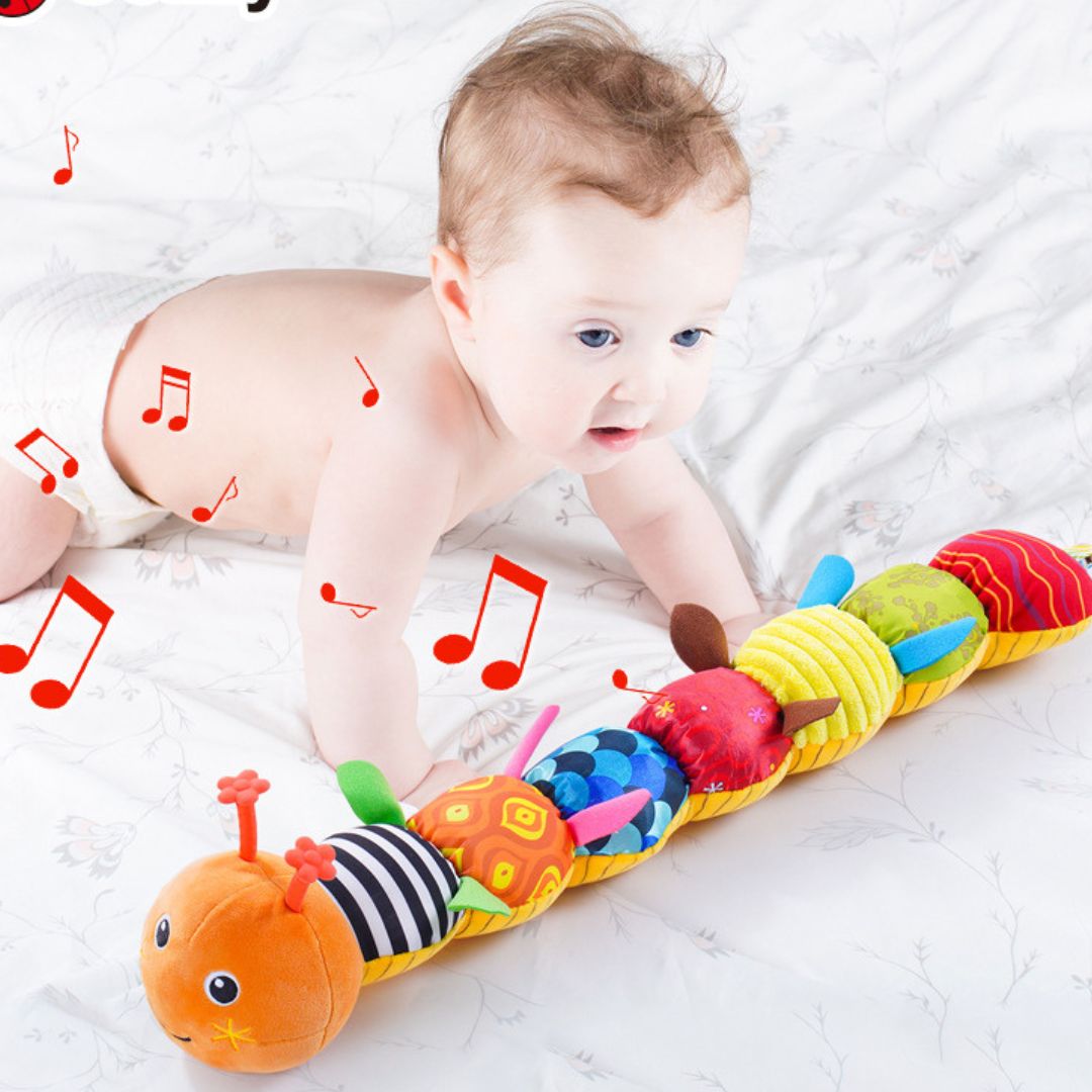 Sensorisk plysj larve-rasle med musik, farverige farver og teksturer, ideel til at fremme babyens udvikling.