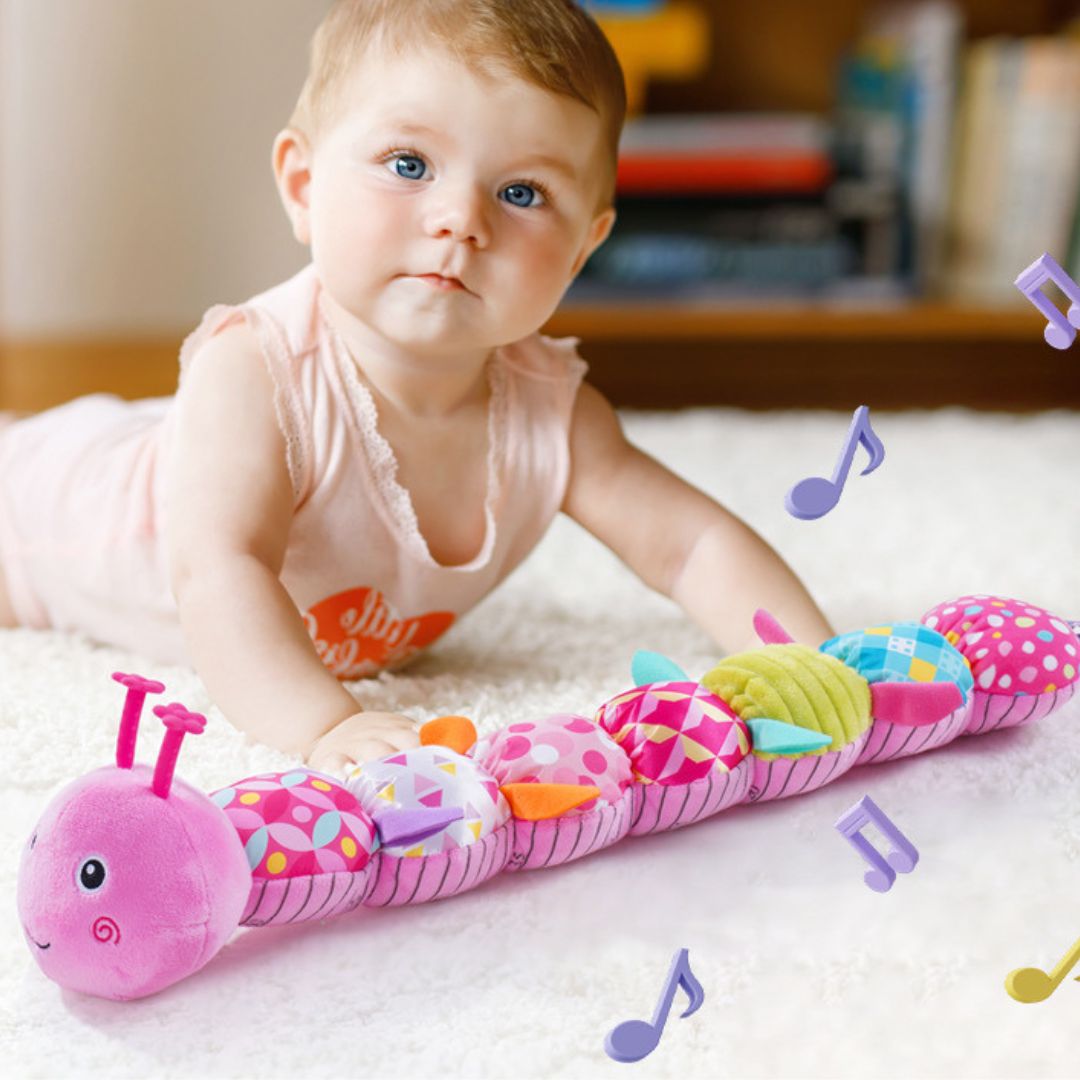 Sensorisk plysj larve-rasle med musik, farverige farver og teksturer, ideel til at fremme babyens udvikling.