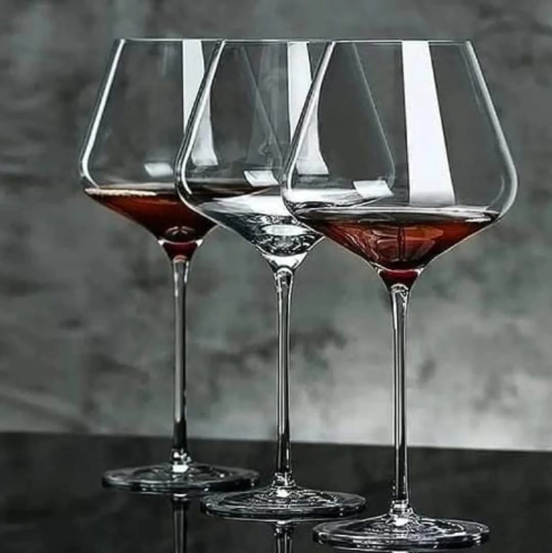 Sæt med 6 store, gennemsigtige krystalglas vinglas, elegante og slanke, ideelle til festlige lejligheder eller gaver.