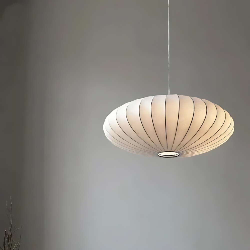 Elegant SIGRID loftslampe med minimalistisk design, inspireret af japansk æstetik for stilfuld belysning.