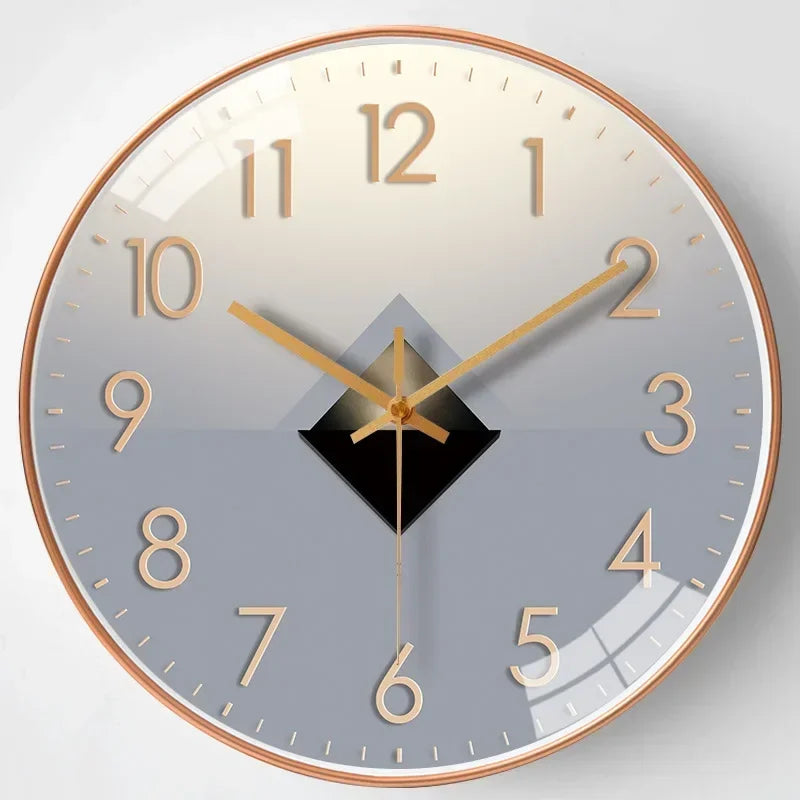 Detaljebillede af SilentTime digitalt vægur, der viser klar tidsvisning og moderne stil.