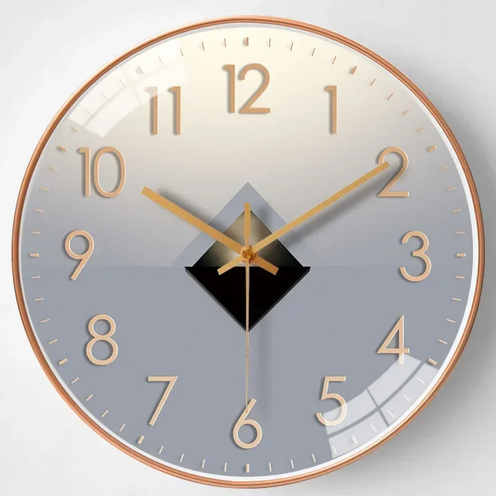 Detaljebillede af SilentTime digitalt vægur, der viser klar tidsvisning og moderne stil.