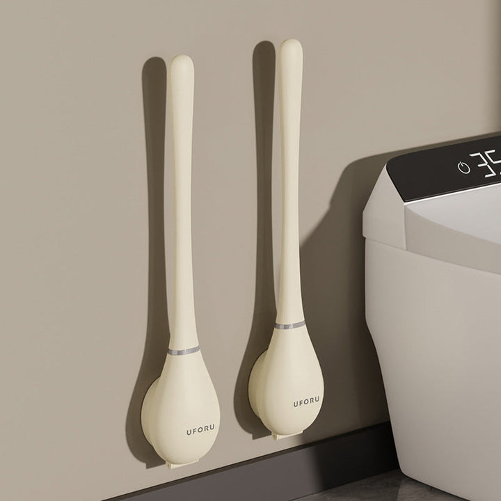 Silikone toiletbørste med vægmontering i beige, fladt børstehoved for effektiv rengøring, moderne design.