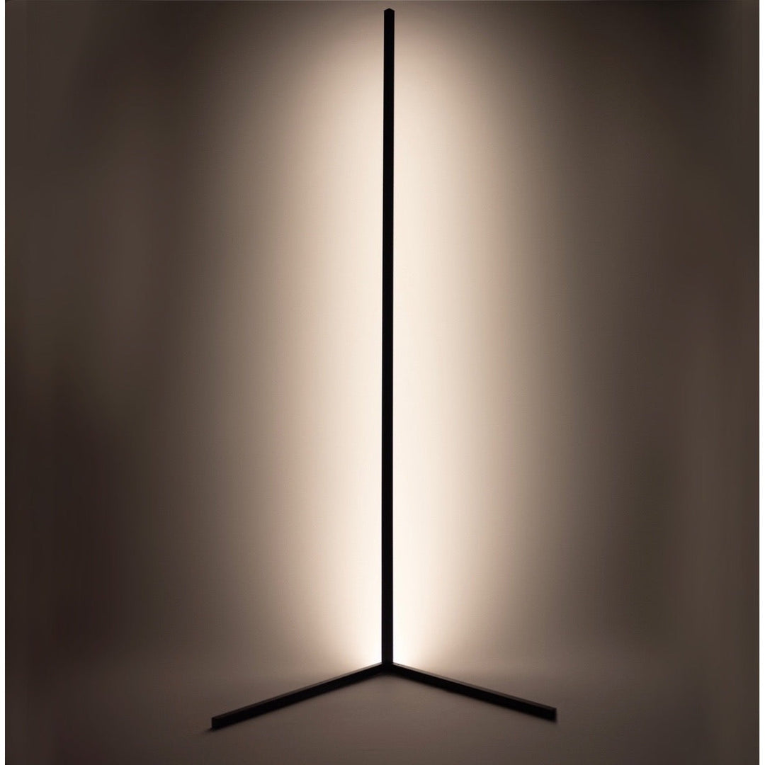 Slank LED-hjørnelampe, dæmpbar med RGB lys. Perfekt gulvlampe til stue og soveværelse.