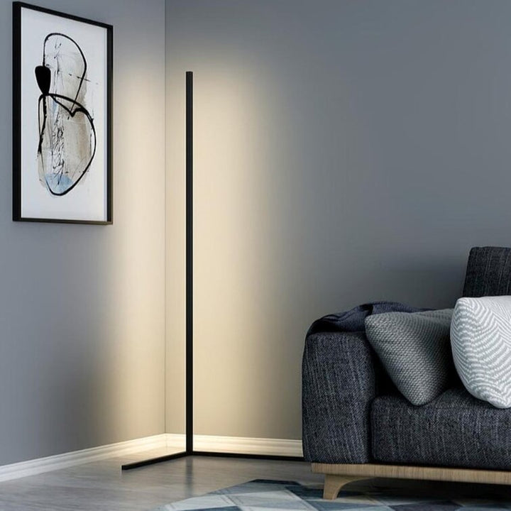 Minimalistisk LED gulvlampe. Slank dæmpbar hjørnelampe til moderne stue.
