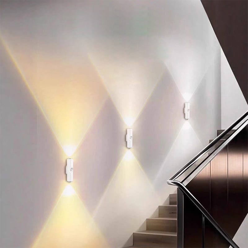 Trådløs LED lampe med magnetisk montering. Moderne design til hjemmeindretning.