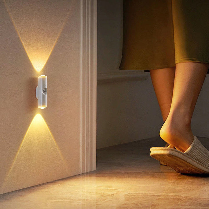 Smart LED lampe med RGB farver. Perfekt til at skabe dynamisk stemningslys.