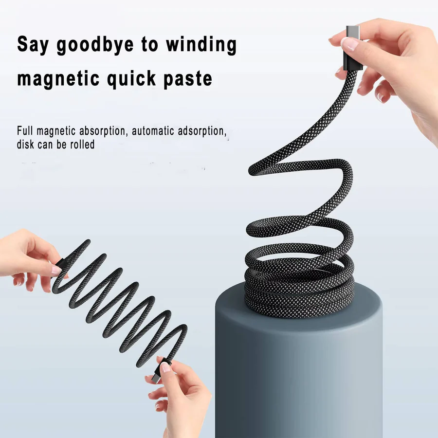 Organiseret skrivebord med smart magnetisk opladerkabel. Mindre kabelrod, mere effektiv opladning.