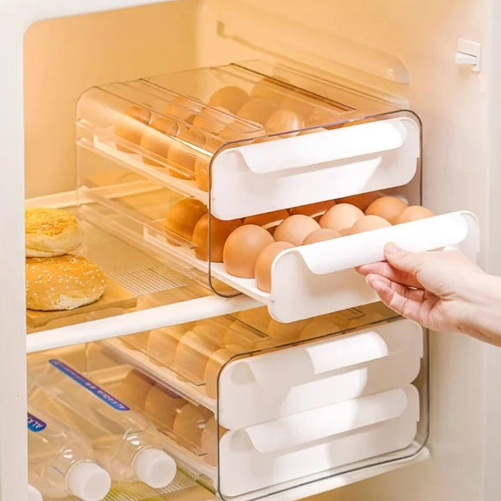 Effektiv køkkenorganisation med smart æggeholder til køleskabet, holder æg sikkert og stabilt.