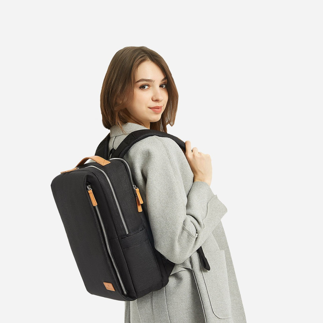 Funktionel unisex laptoprygsæk med vandafvisende stof, USB-opladning og flere organiseringsrum.