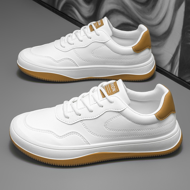 Klassiske sorte low top herresneakers med snørebånd, et tidløst valg til hverdagen.