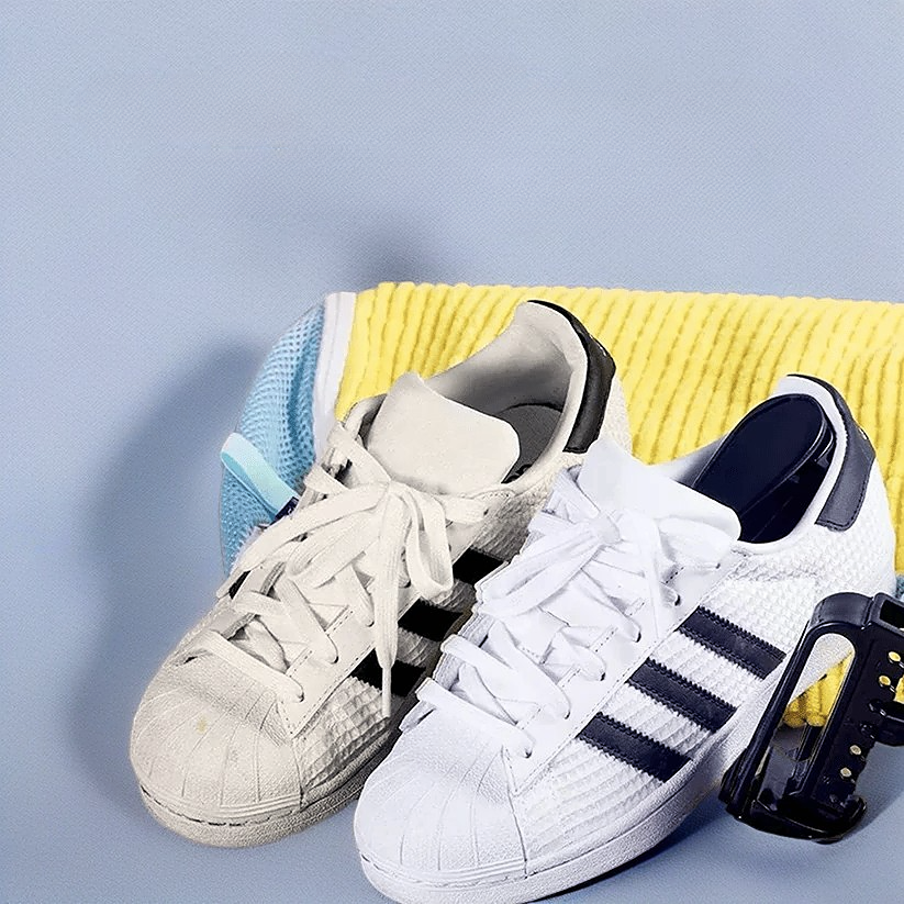 Nem rengøring af sneakers med SneakShield vaskepose. Skotilbehør der beskytter dine sportssko i vaskemaskinen.